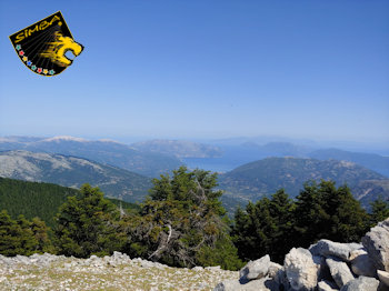 Die Bucht von Sami, rechts Ithaka, dahinter Lefkada