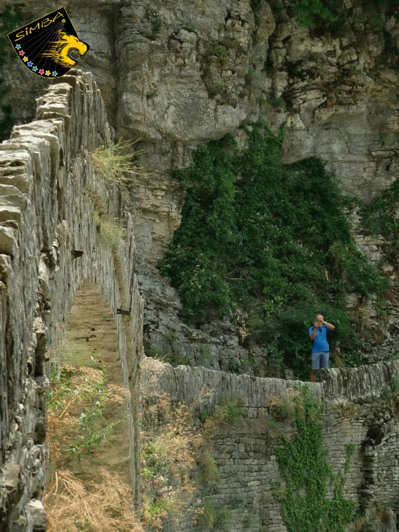 Die Kokori Steinbrücke.