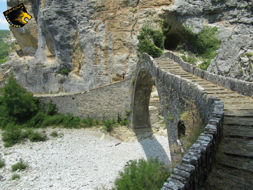 Die Kokori Steinbrücke.